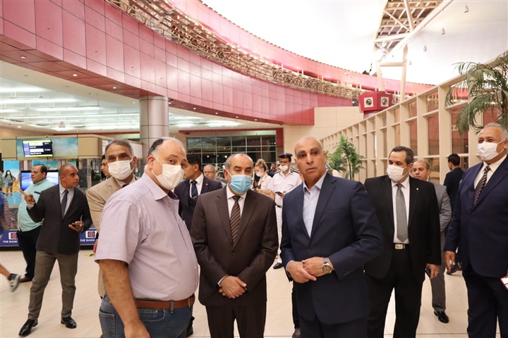 وزير الطيران المدنى يتفقد مطار شرم الشيخ 