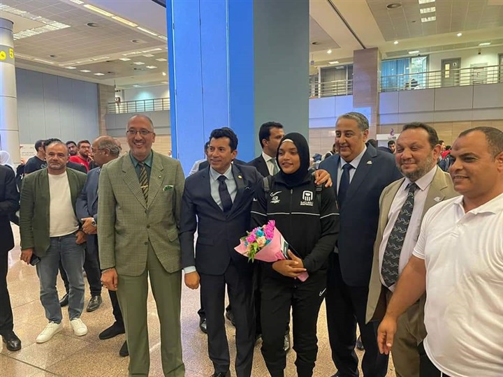 وزير الشباب يستقبل الفوج الأخير من البعثة المصرية المشاركة بدورة البحر المتوسط 