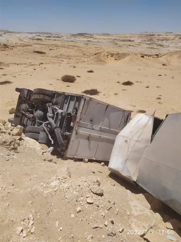 صور| مصرع زوجين وأبنائهما الخمس في حادث مروع بطريق أسيوط الصحراوي
