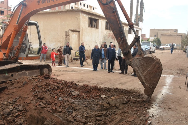 البدء في إنشاء مبنى جديد للإدارة الزراعية ومجمع لمواقف السيارات في كفر شكر (صور) 