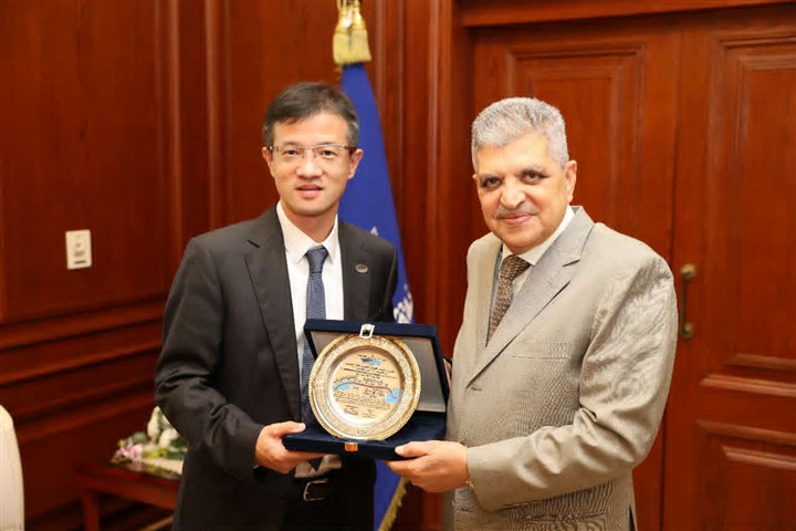 الفريق أسامة ربيع يبحث سبل التعاون الثنائي مع شركة CSTC الصينية لتطوير ترسانات وشركات الهيئة