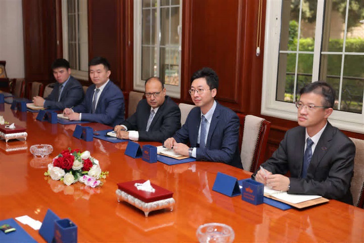 الفريق أسامة ربيع يبحث سبل التعاون الثنائي مع شركة CSTC الصينية لتطوير ترسانات وشركات الهيئة