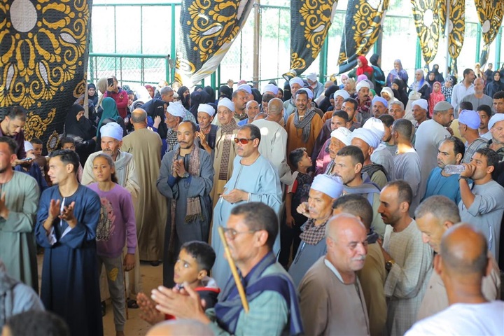 العمدة سيد فؤاد عباس يُشعل السباق الانتخابي قبل ساعات من غلق باب التصويت في سوهاج