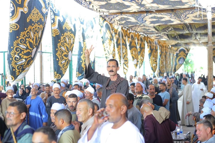 العمدة سيد فؤاد عباس يُشعل السباق الانتخابي قبل ساعات من غلق باب التصويت في سوهاج