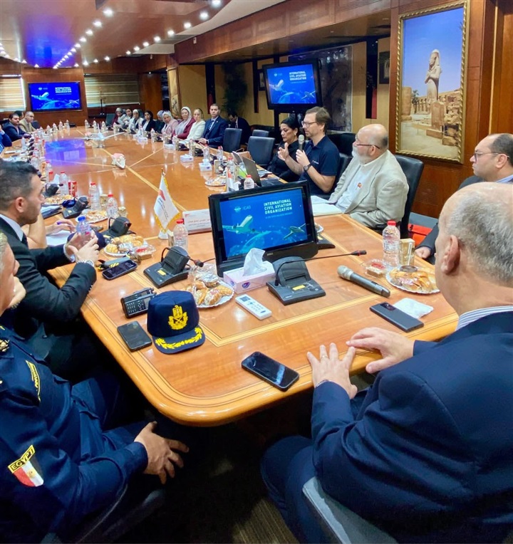 شراكة استراتيجية بين وزارة البيئة وسلطة الطيران المدني لتطبيق أحدث تقنيات الإطفاء البيئي بمطار القاهرة