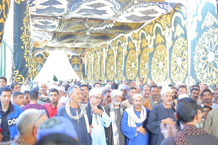 العمدة سيد فؤاد عباس يُشعل السباق الانتخابي قبل ساعات من غلق باب التصويت في سوهاج