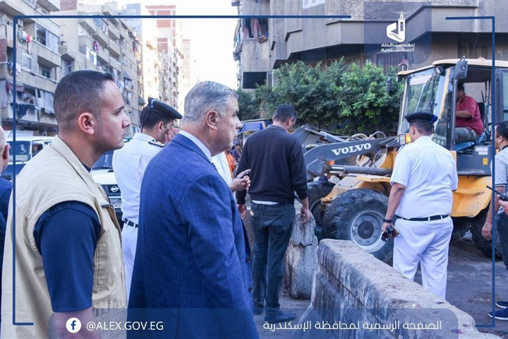 نهاية أسطورة فكهاني الفلكي.. محافظ الإسكندرية يقود حملة مكبرة لرفع الإشغالات 