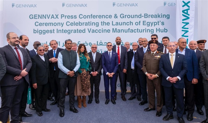 رئيس اقتصادية قناة السويس يشهد وضع حجر الأساس لمصنع "جينفاكس" للقاحات والأدوية