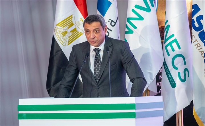 رئيس اقتصادية قناة السويس يشهد وضع حجر الأساس لمصنع "جينفاكس" للقاحات والأدوية