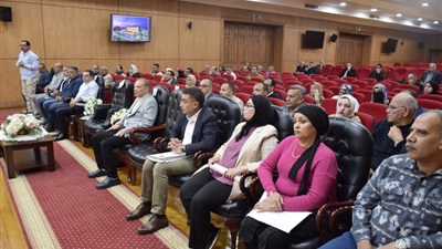  محافظ بورسعيد: يناقش آليات تنفيذ قرار رئيس الوزراء لتحديد رسوم النظافة 