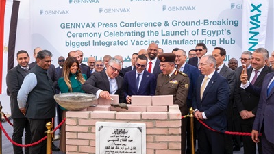 رئيس اقتصادية قناة السويس يشهد وضع حجر الأساس لمصنع 