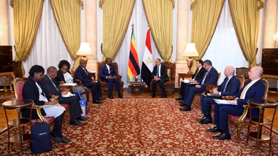 وزير الخارجية يلتقي وزير خارجية زيمبابوي لتعزيز التعاون الثنائي 