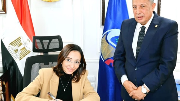 محافظ البحيرة تعتمد