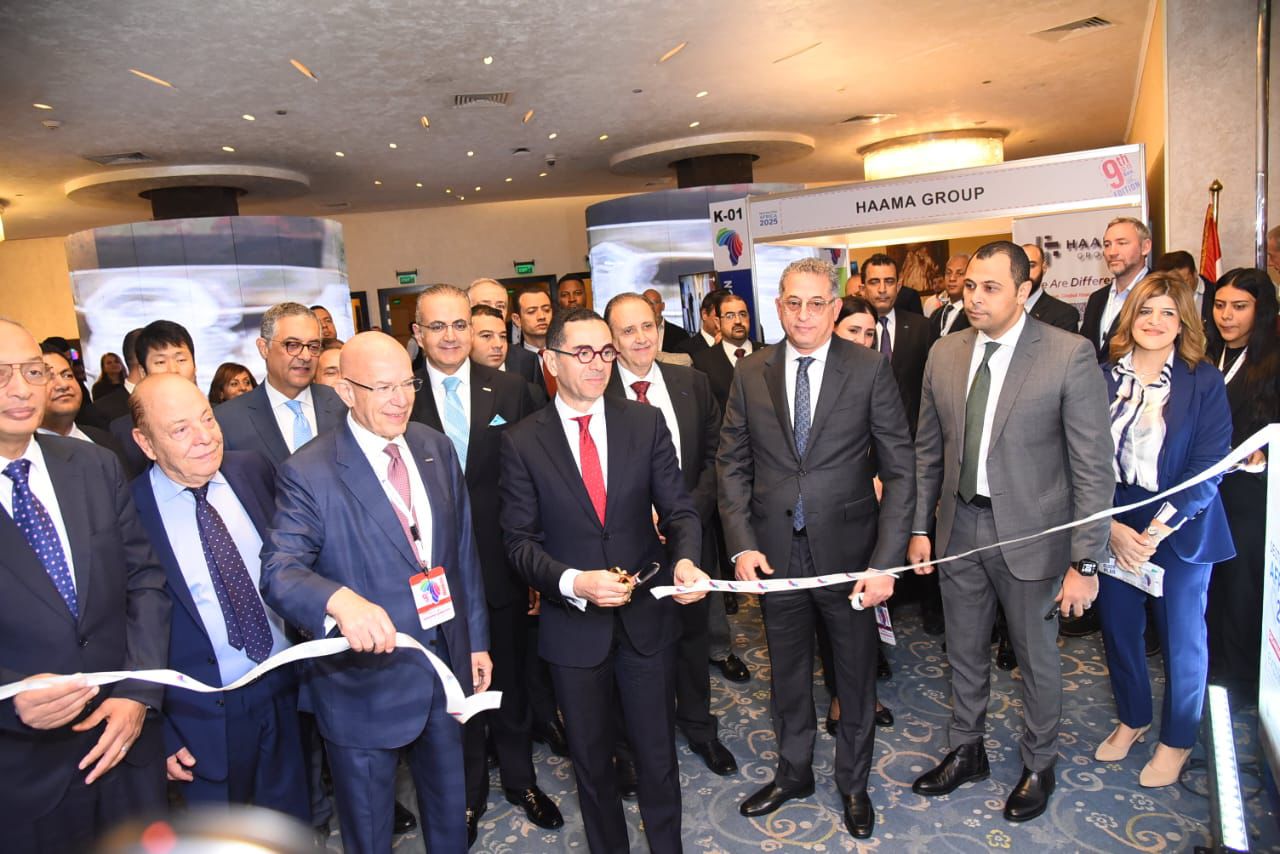 وزير الاستثمار يفتتح