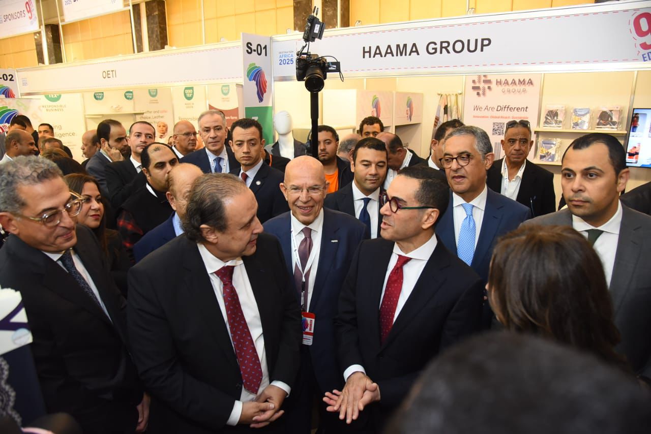 وزير الاستثمار يفتتح