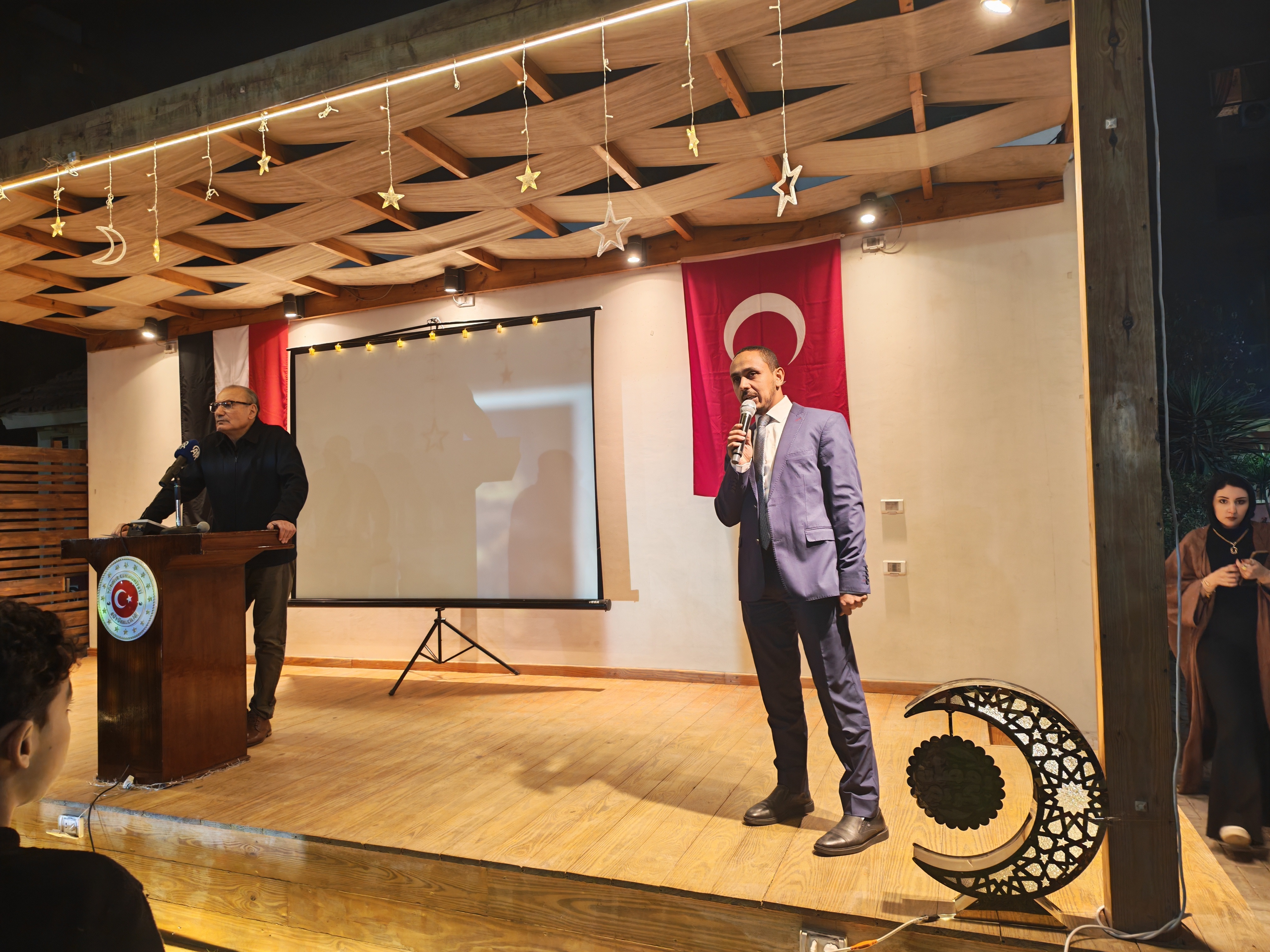 في مأدبة إفطار للأسر