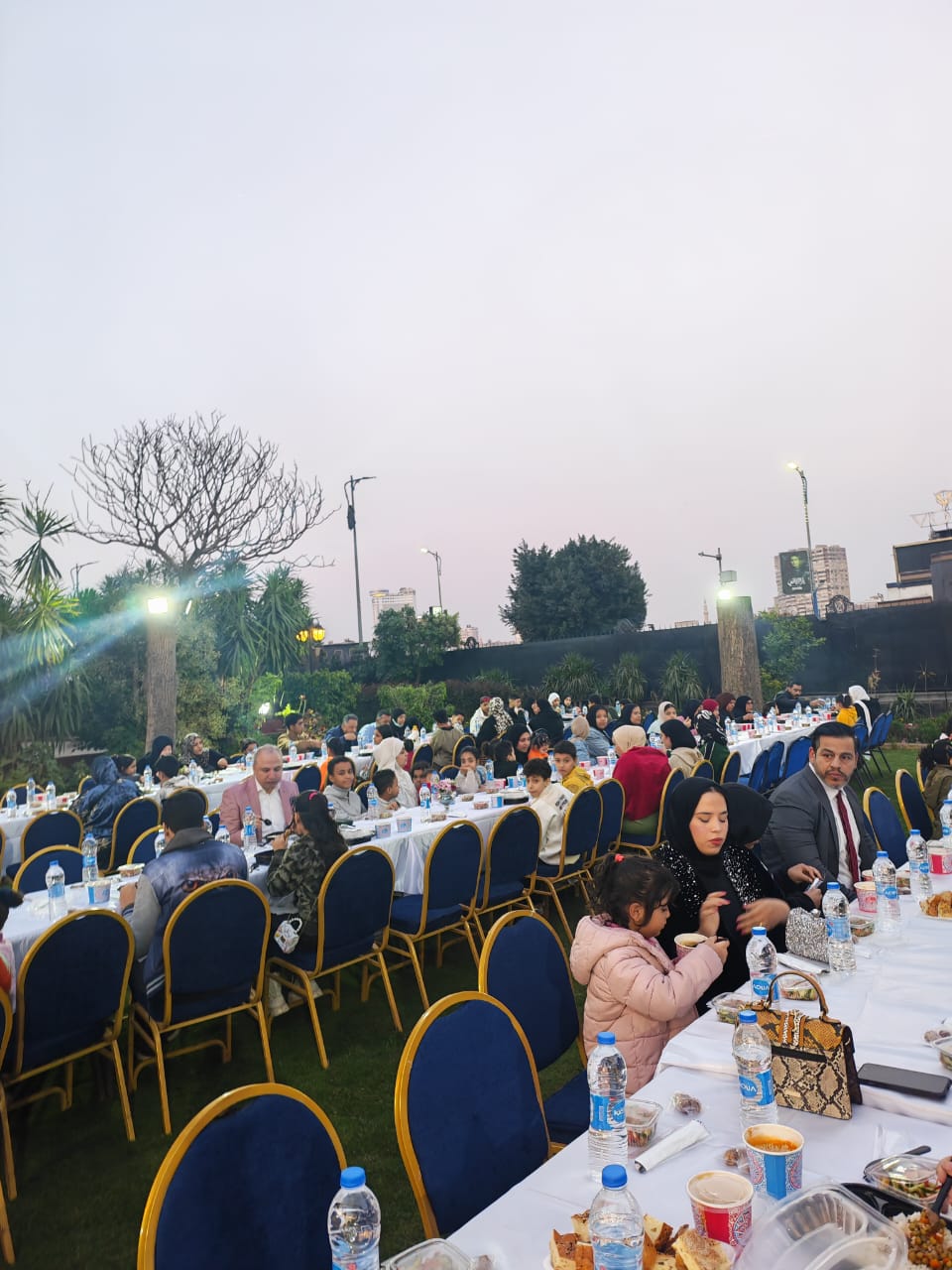 في مأدبة إفطار للأسر