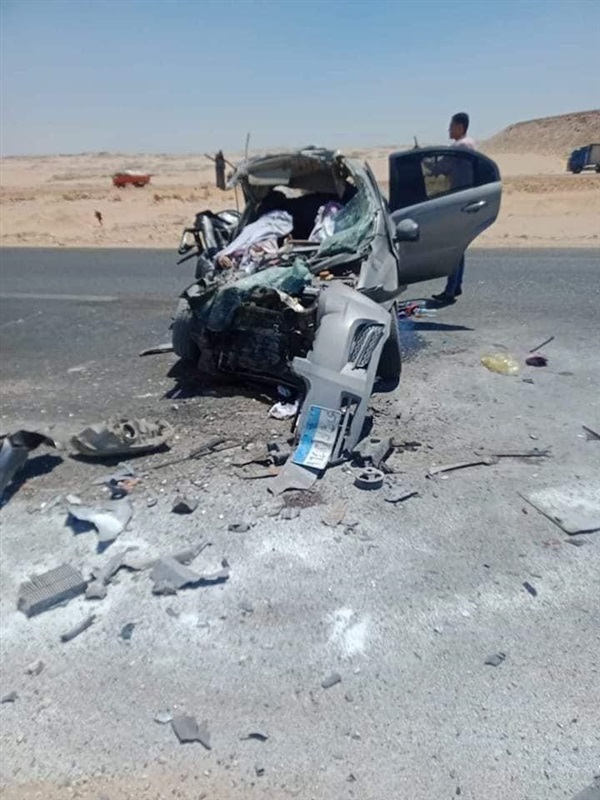 صور| مصرع زوجين وأبنائهما الخمس في حادث مروع بطريق أسيوط الصحراوي