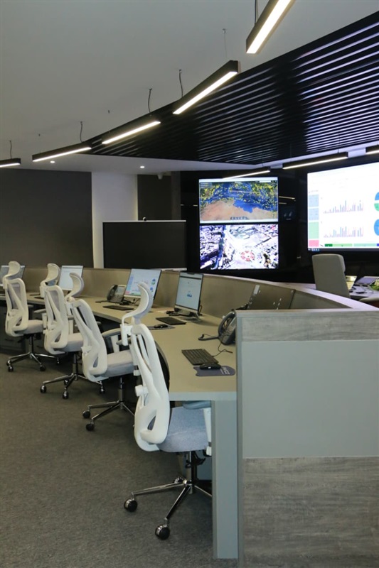 وزير الطيران المدني يفتتح مركز العمليات المطوّر بالشركة المصرية للمطارات