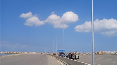 محافظ بورسعيد:انتهاءأعمال زرع أعمدة إنارة لإضاءة محور 30 يونيو حتي الحي الاماراتي 
