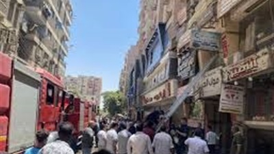 اختناق 3 أشخاص وارتباك مروري وسط المنيا بسبب حريق هائل في مول تجاري 