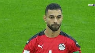عمرو السولية يرتدى شارة كابتن منتخب مصر المُشارك فى كأس العرب 