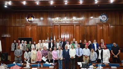 رئيس نقابة البترول يدعم المرأة وينظم برنامج تدريبي لتأهيل القيادات النسائية بالقطاع 