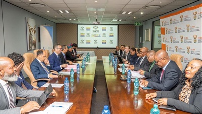 وزير الاستثمار يبحث مع نظيره الجنوب أفريقي سبل تعزيز العلاقات الاقتصادية بين البلدين 