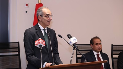 وزير الاتصالات يشارك في إعداد مشروع قانون ينظم استخدام الأطفال لتطبيقات ومواقع التواصل الاجتماعي 