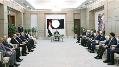 رئيس الوزراء يُكرم الوزراء السابقين .. ويؤكد: نستكمل ما بناه السابقون .. وهدفنا جميعًا خدمة المواطن 