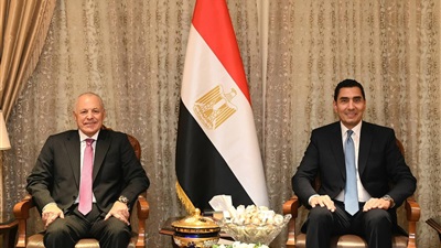 وزير الشباب والرياضة يستقبل رئيس الاتحاد المصري لكرة القدم 