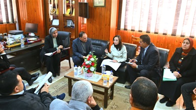 محافظ البحيرة تبحث إعادة تنمية وتخطيط وتطوير مدينة إدكو  