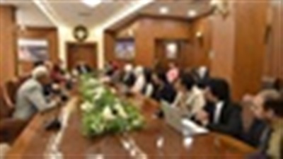 محافظ بورسعيد يلتقي العاملين بالديوان العام والموظفين بمركز معلومات شبكات المرافق 