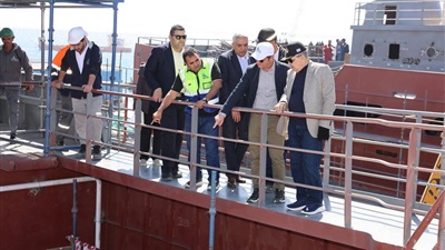 الفريق أسامة ربيع يتفقد أعمال بناء القاطرات البحرية وسفن الصيد.. ويتابع أعمال التسويق الخارجي 