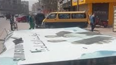 مصرع شخص سقطت عليه لوحة إعلانية كبيرة بسبب شدة الرياح فى المحلة 
