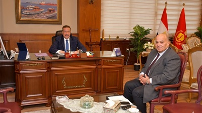 محافظ بورسعيد يستقبل رئيس شركة نهضة مصر للخدمات البيئية  