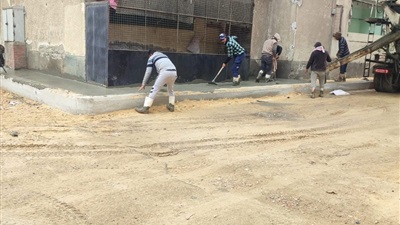 استمرار أعمال رفع كفاءة الصرف والطرق بمناطق 