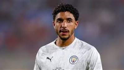 مرموش يصل القاهرة للالتحاق بمعسكر منتخب مصر بعد تتويجه مع مانشستر سيتي 