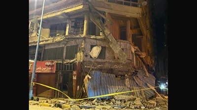 سقوط أجزاء كبيرة من عقار على كورنيش الإسكندرية 