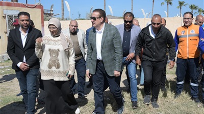 محافظ بورسعيد يتفقد أعمال إزالة المخلفات ورفع كفاءة حديقة الشاطئ  