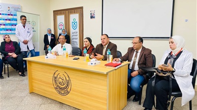 مدير عام فرع بورسعيد يعقد اجتماعًا موسعًا بروؤساء الأقسام بمستشفى الزهور 