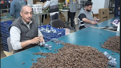 محافظ بورسعيد يتفقد مصنع مؤمن للعطور والبخور بالمنطقة الصناعية  