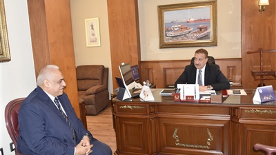 محافظ بورسعيد يستقبل رئيس الإدارة المركزية لفرع الصادرات والواردات لتعزيز سبل التعاون المشترك  