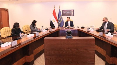 وزير الاتصالات يبحث مع 