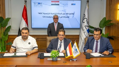 اقتصادية قناة السويس توقع عقود 3 مشروعات لشركة صقر للإلكترونيات والطاقة بالسخنة 
