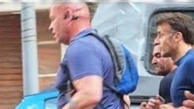 الرئيس الفرنسى ماكرون يمارس الجرى بالشورت فى شوارع الإسكندرية 