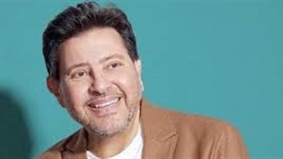 مصطفى كامل يعلن وصول جثمان هانى شاكر إلى مطار القاهرة 