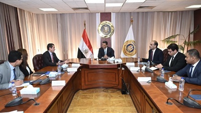 وزير الصناعة يبحث مع وفد شركة سيمكس العالمية رؤية الشركة للتوافق مع خطط الدولة للتنمية الصناعية  