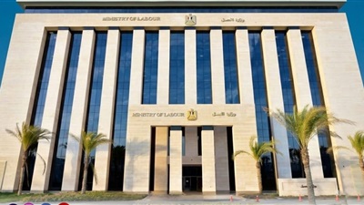 وزير العمل يُصدر قرارًا بتشكيل وحدة مركزية لتيسير أعمال المستثمرين 