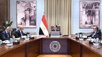رئيس الوزراء يتابع الموقف التنفيذي لعدد من مشروعات قطاع الطرق 